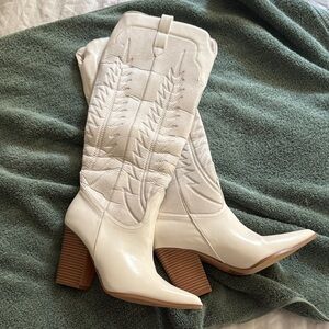 Elegant White Western Boots